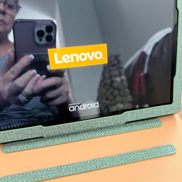 Lenovo Tablet | TB-X704V | 64G | Unlocked | 10” screen - includes cover & cord - Picture 4 of 9